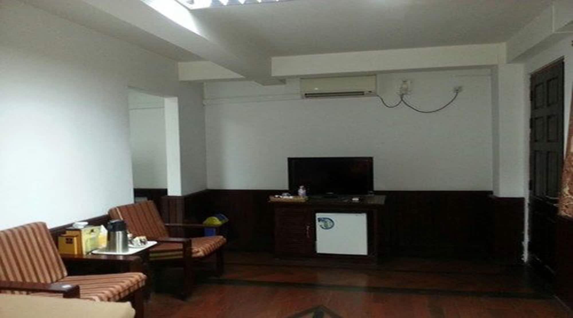 Airport Inn Gyogon Екстериор снимка