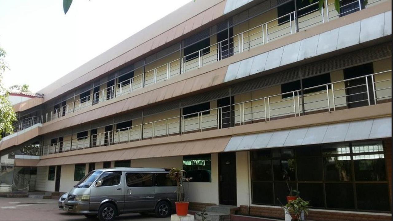 Airport Inn Gyogon Екстериор снимка