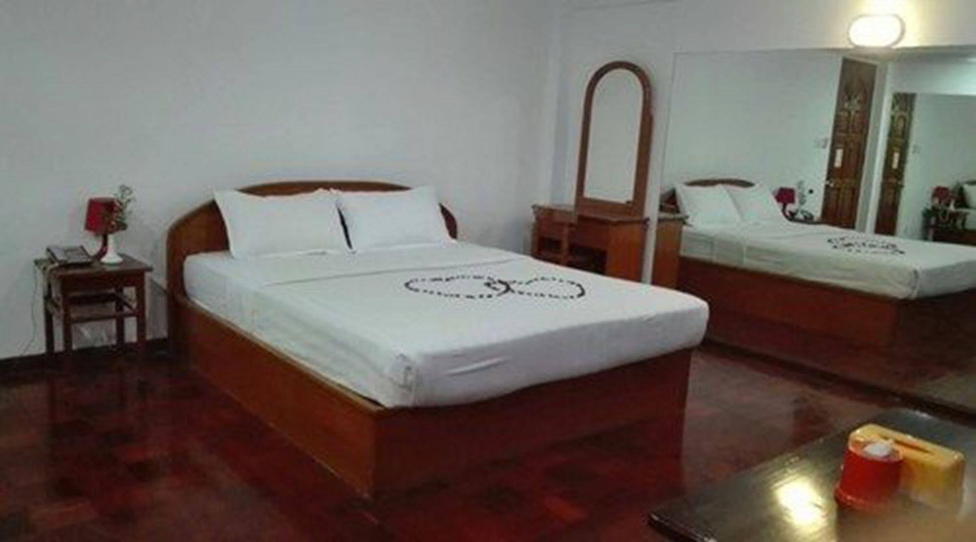Airport Inn Gyogon Екстериор снимка