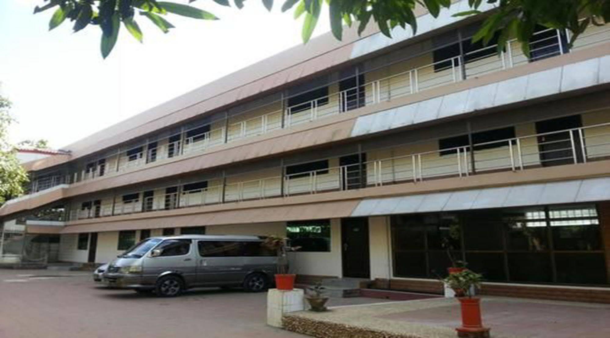 Airport Inn Gyogon Екстериор снимка